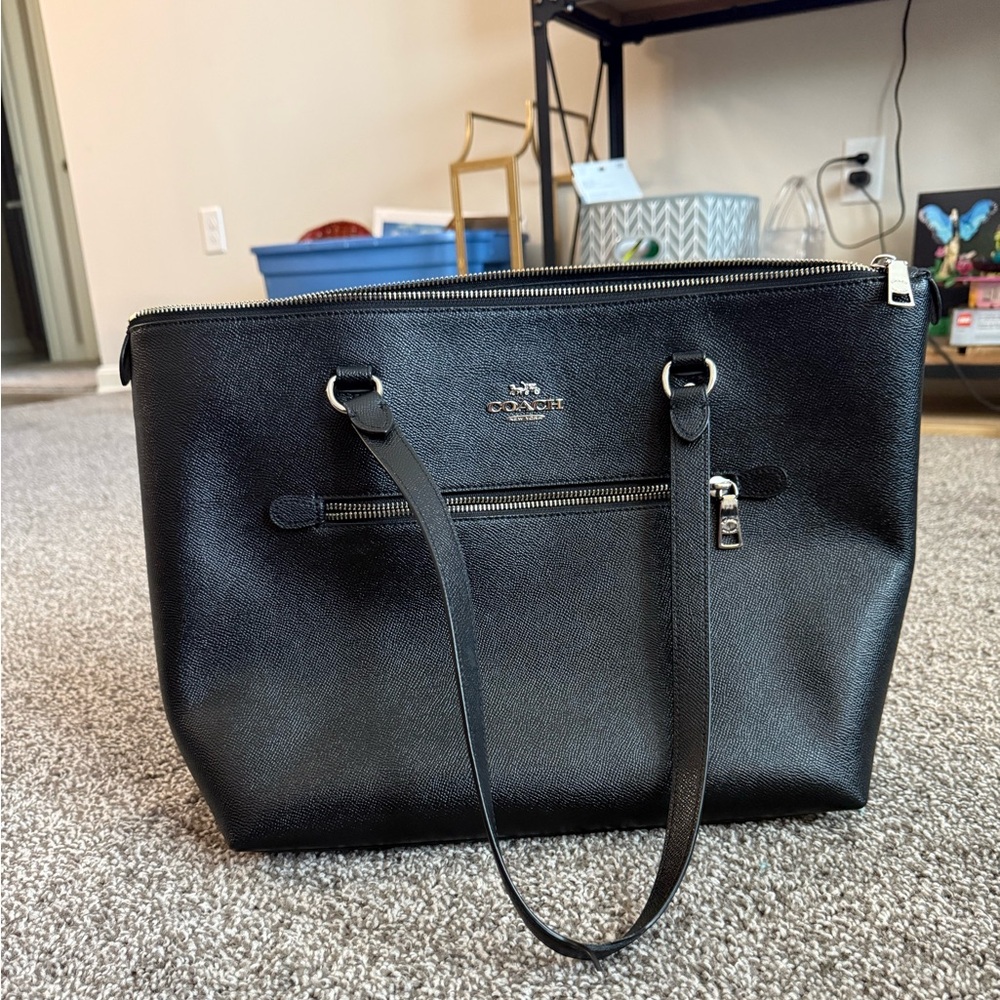 Coach Black Leather Gallery Tote with Zipper Enclosure